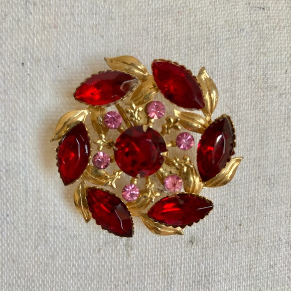 Vintage Set of 2 Red Floral Designed Brooches - Picture 3 of 5